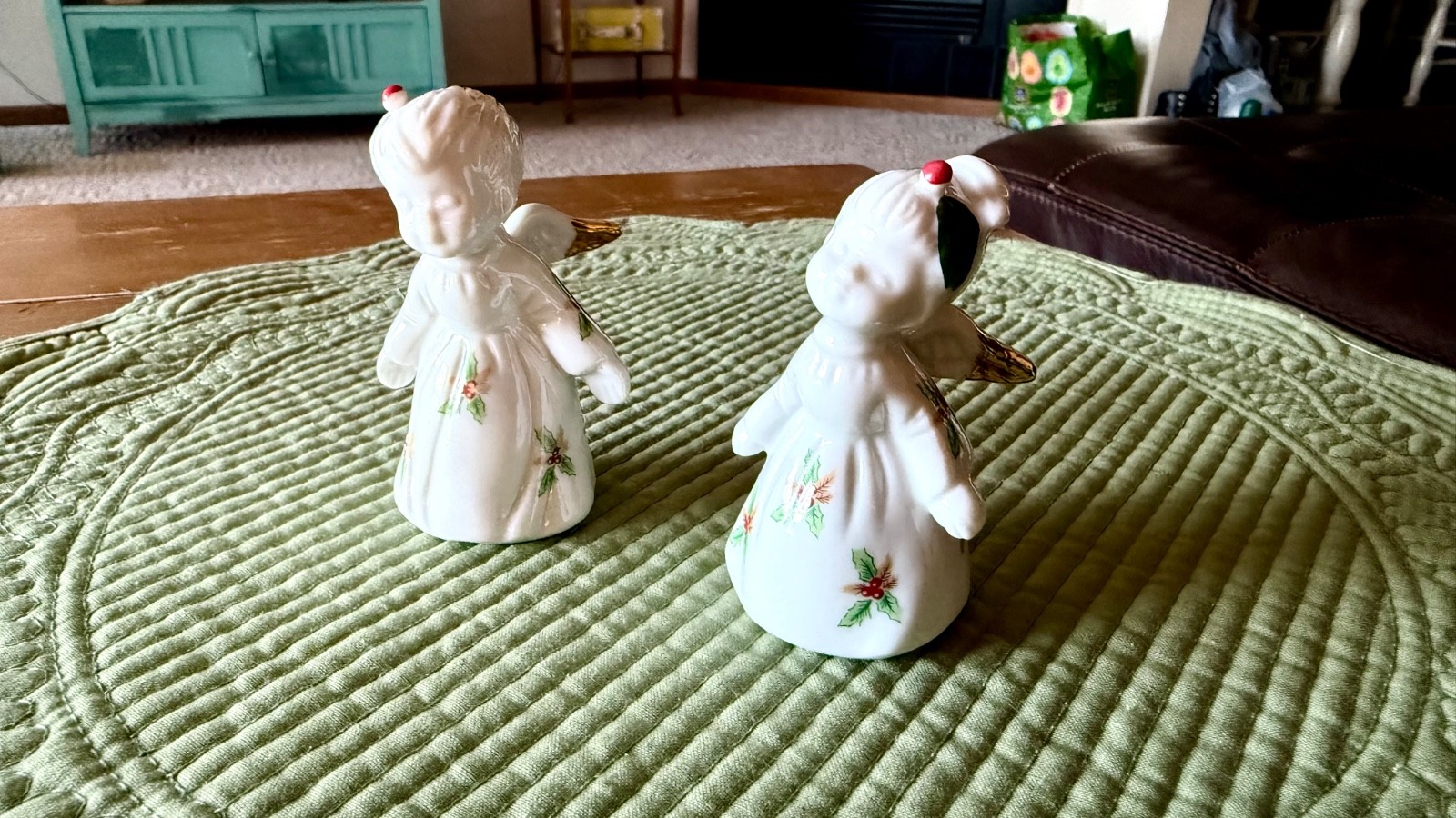 Vintage Enesco Porcelain Christmas Holiday  Kissing Angels Figurines Gold Trim