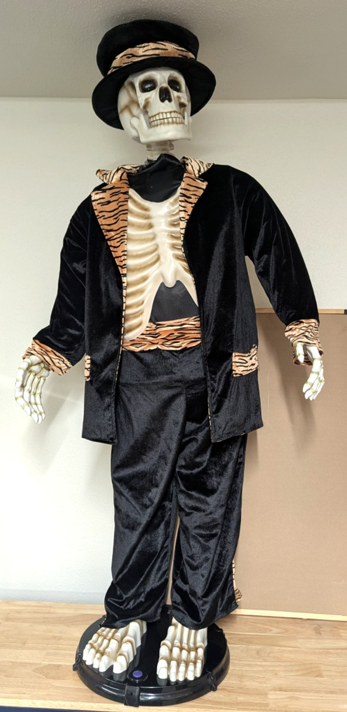 Retired 2005 Gemmy Singing Dancing Skeleton Life Size 5’ Halloween Tiger Stripe Retired 2005 Gemmy Singing Dancing Skeleton Life Size 5’ Halloween Tiger Stripe