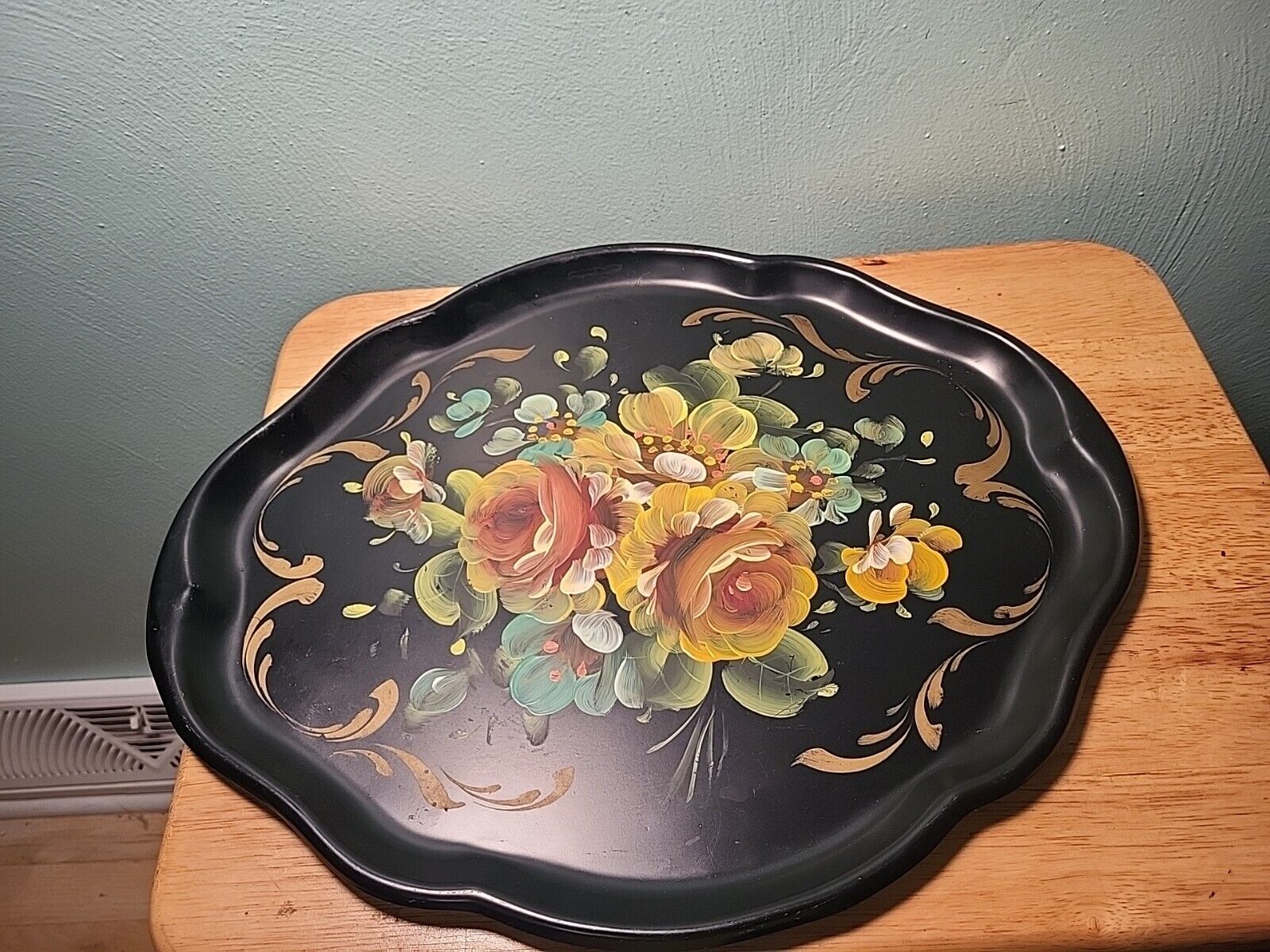 Hand Painted Tole Ware Metal Serving  Tray 17\