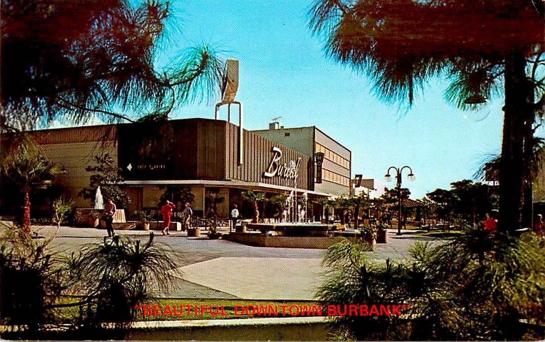 GOLDEN MALL, BEAUTIFUL DOWNTOWN BURBANK, CALIFORNIA, VINTAGE POSTCARD (AN101)