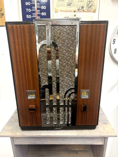 Majestic 161 Chrome Front Tombstone Radio