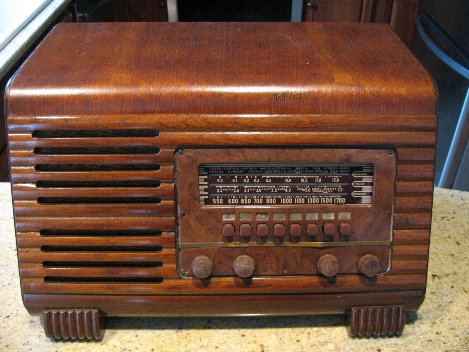 1941 Philco 3-band Model 41-250 tube radio..fully restored