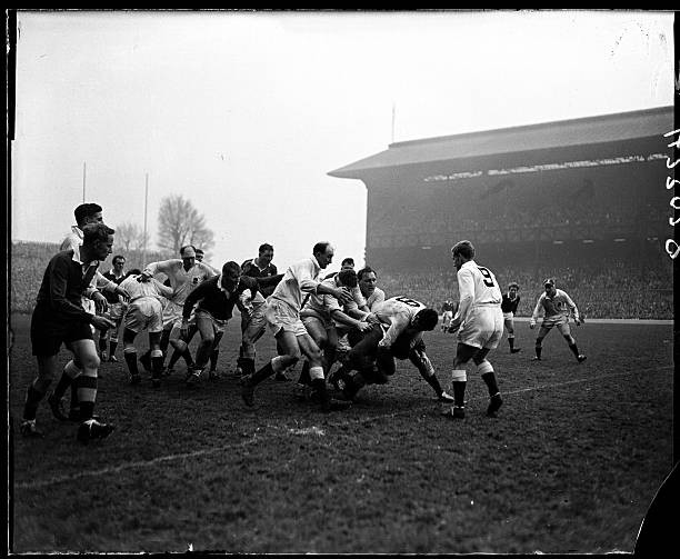 England\'s David Perry Tackles Wales\' Nr Gales 1964 Old Rugby Photo