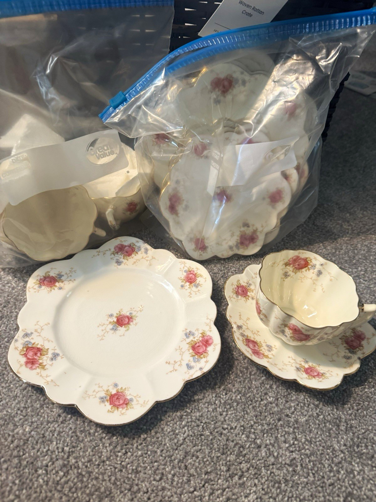 Paragon Bone China Floral Pink Rose Tea Cup & Saucer Set Gold Trim Scalloped