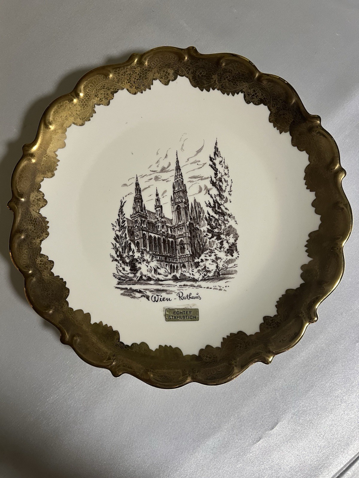 Bachl Wien-Rathaus Ceramic Collector Plate Gold Gilt 9.5\ Bachl Wien-Rathaus Ceramic Collector Plate Gold Gilt 9.5\