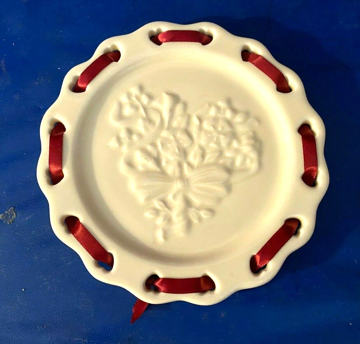 Longaberger Pottery Hot Plate Ribbon Laced Excellent Condition Please Read