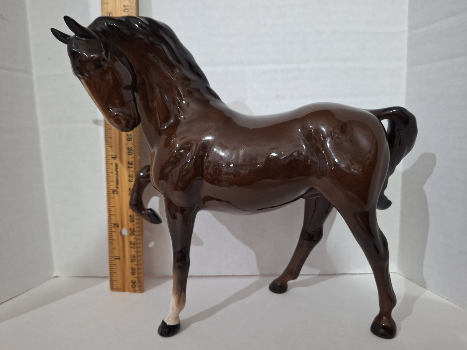 BESWICK HORSE HEAD TUCKED LEG UP MODEL 1549 1st VERSION IN BROWN GLOSS