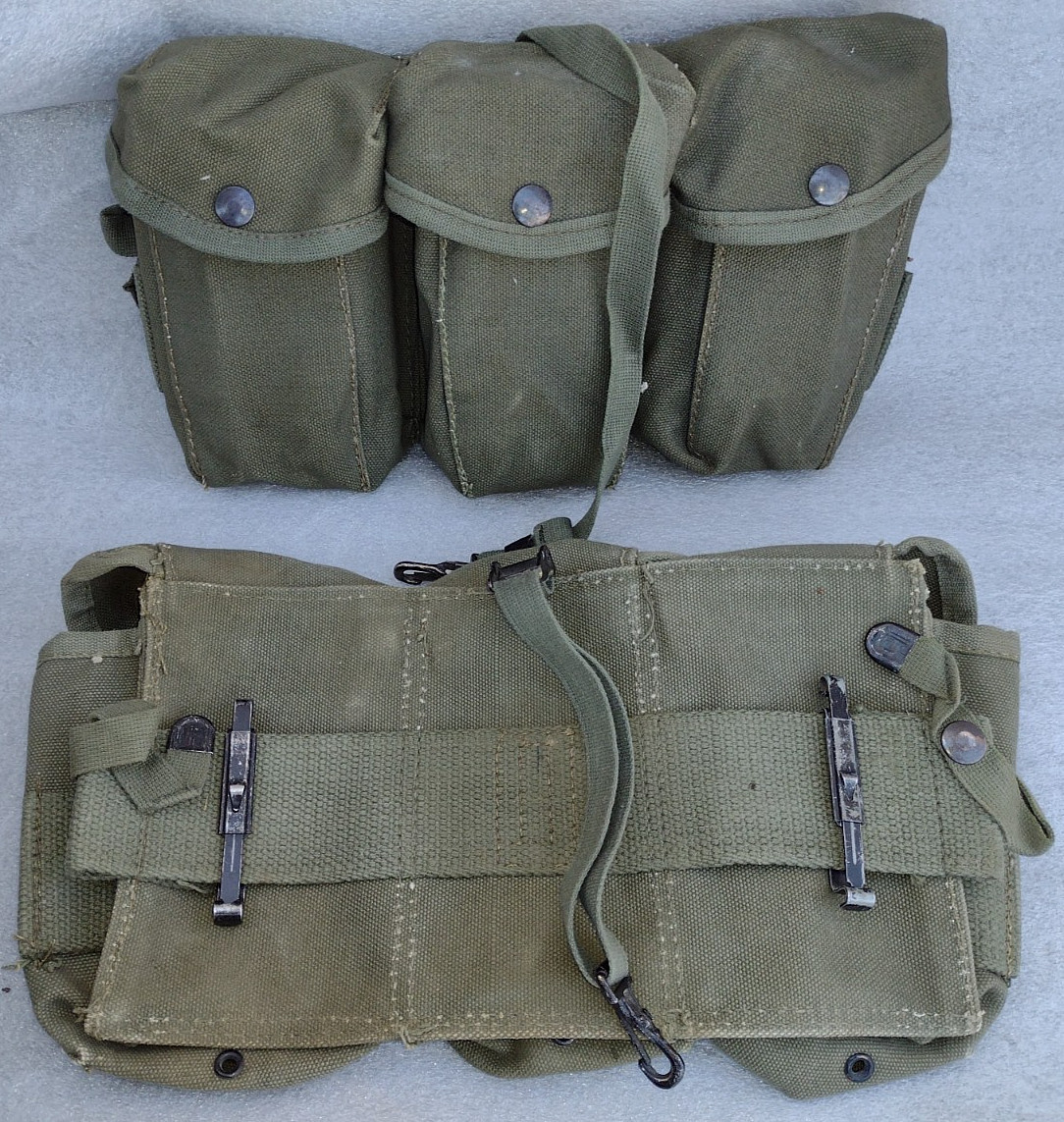 (1) GREEK TRIPLE MAG POUCH M1956 STYLE 20rd MAGS w/ ALICE CLIPS BANDOLEER (1) GREEK TRIPLE MAG POUCH M1956 STYLE 20rd MAGS w/ ALICE CLIPS BANDOLEER