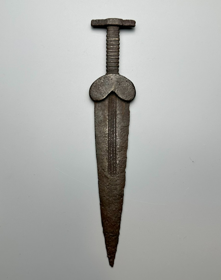 Scythian Zoomorphic Dagger With Akinak Ornamentation, 6th–5th centuries BCE