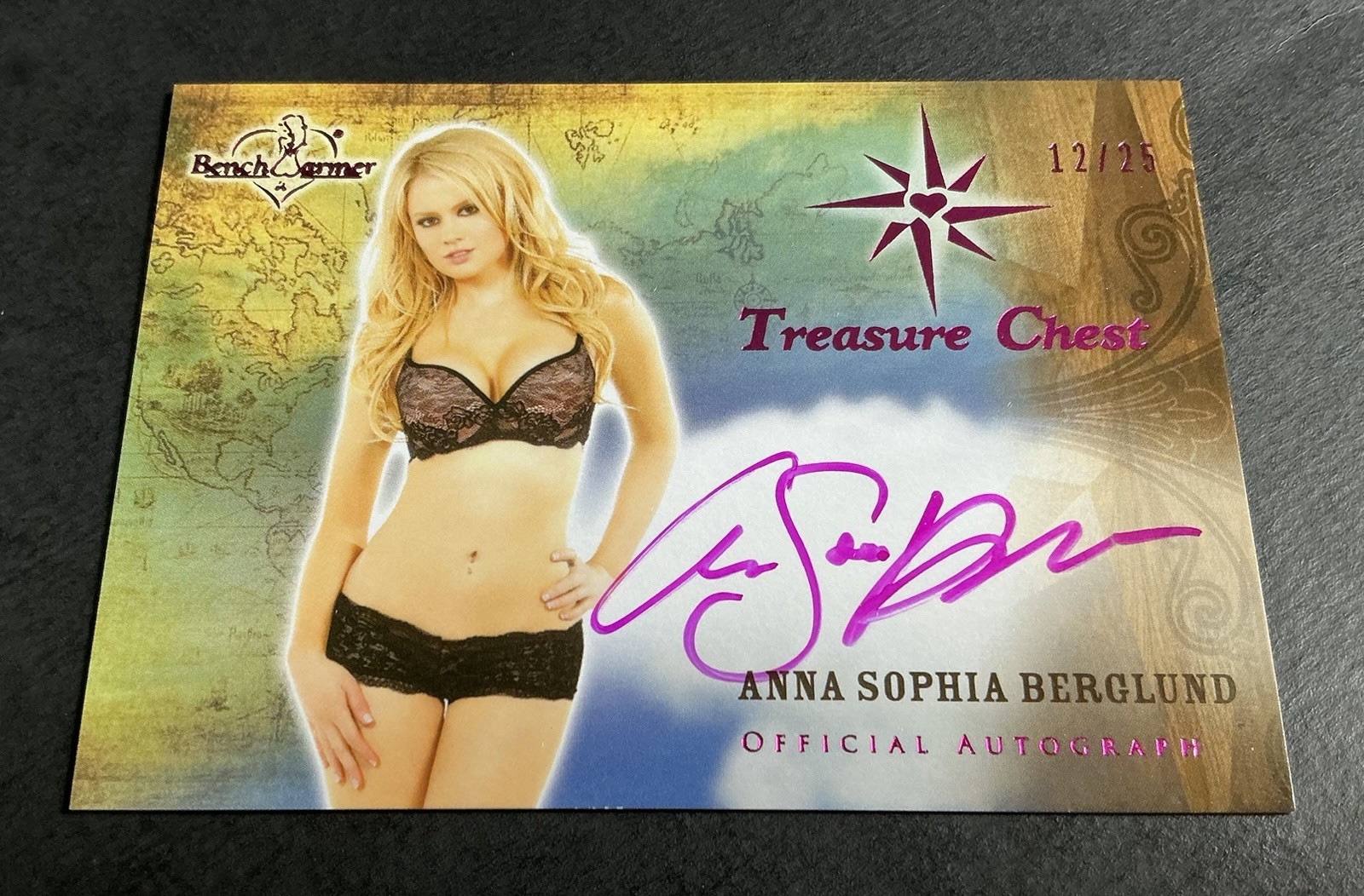 2013 Benchwarmer ANNA SOPHIA BERGLUND #’d /25 Treasure Chest Pink Auto PLAYBOY