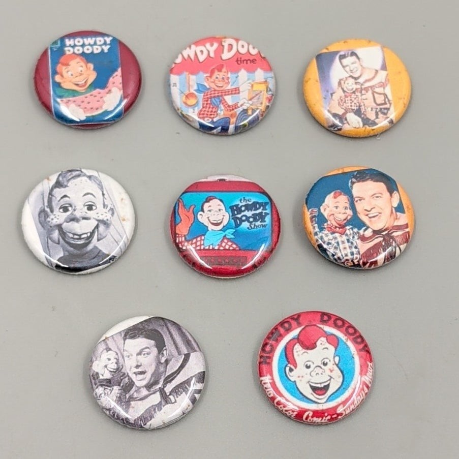 (8) Vintage Howdy Doody Buttons Pinbacks 1\