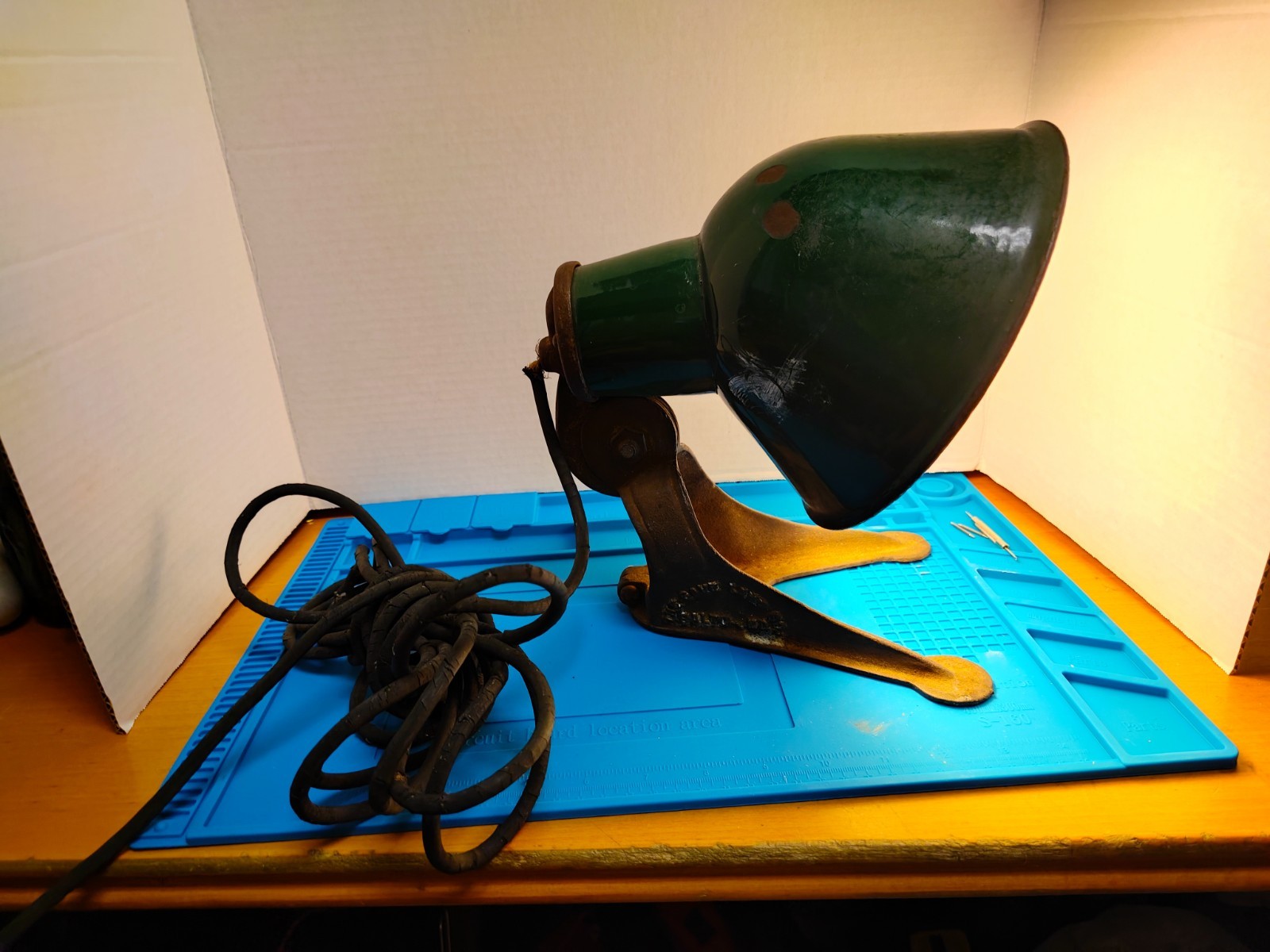 Vintage Save Lamp Co. Desk Lamp Machinery Light Green Enamel