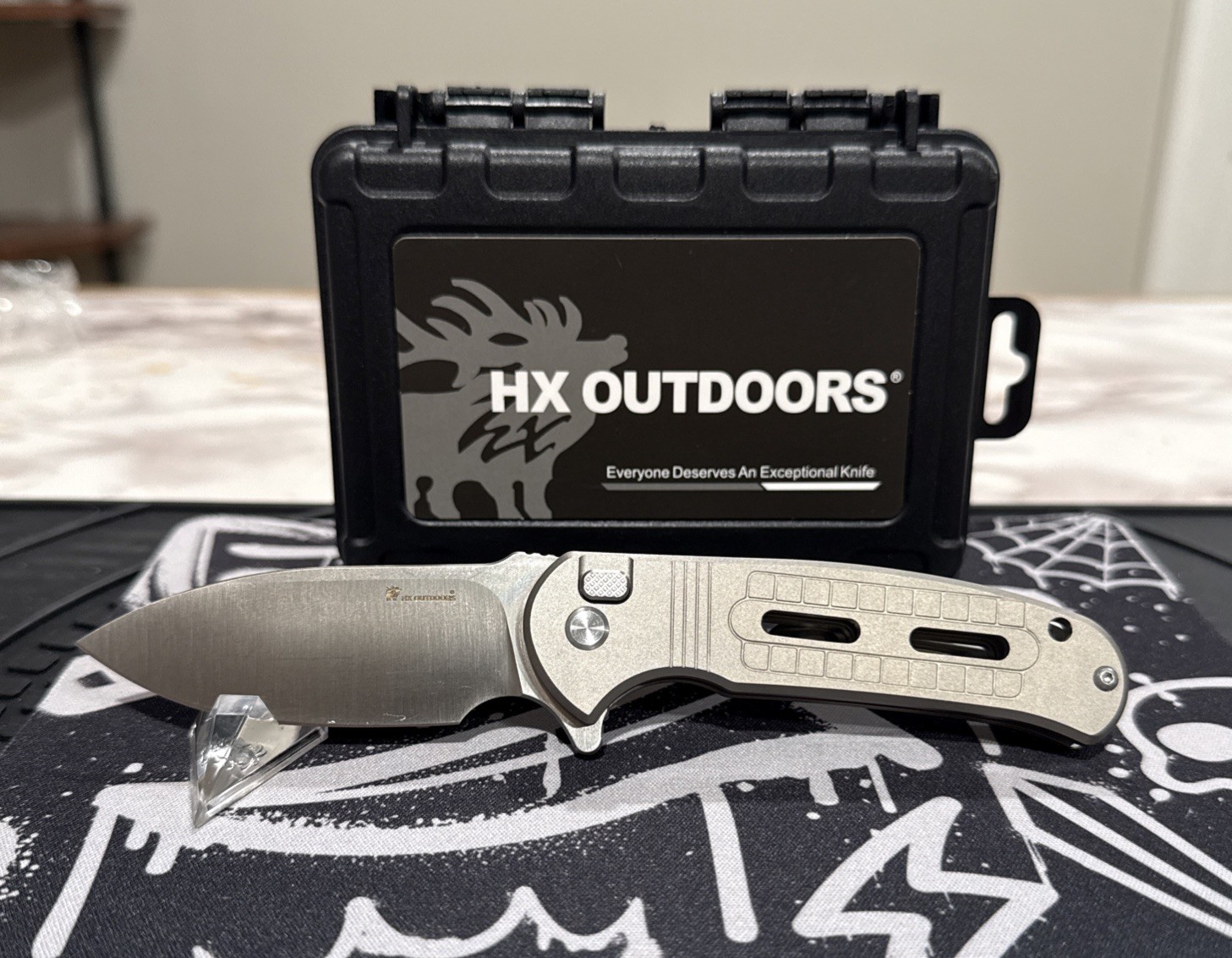 Hx Outdoors ROCK SAPPHIRE Button Lock 2.4\