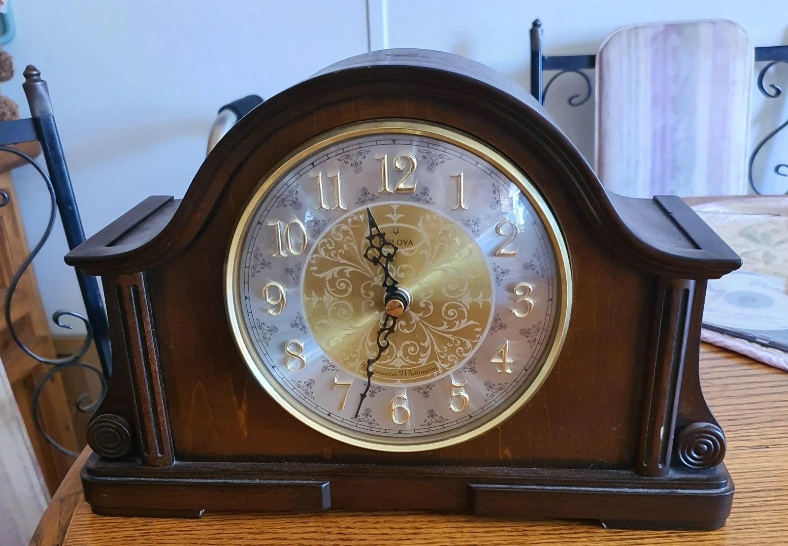 Bulova B1975 Chadbourne Old World Mantle Clock Gold Trim Home Decor Working