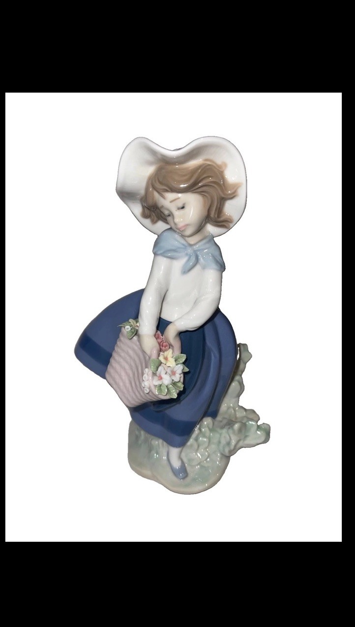 Lladro cute Pretty Pickings Girl With Basket of Flowers 7