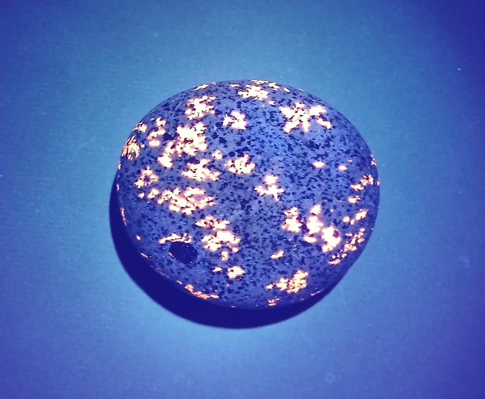 Yooperlite (Fluorescent Sodalite) -  A Bright 8.1 oz Lake Superior Stone 