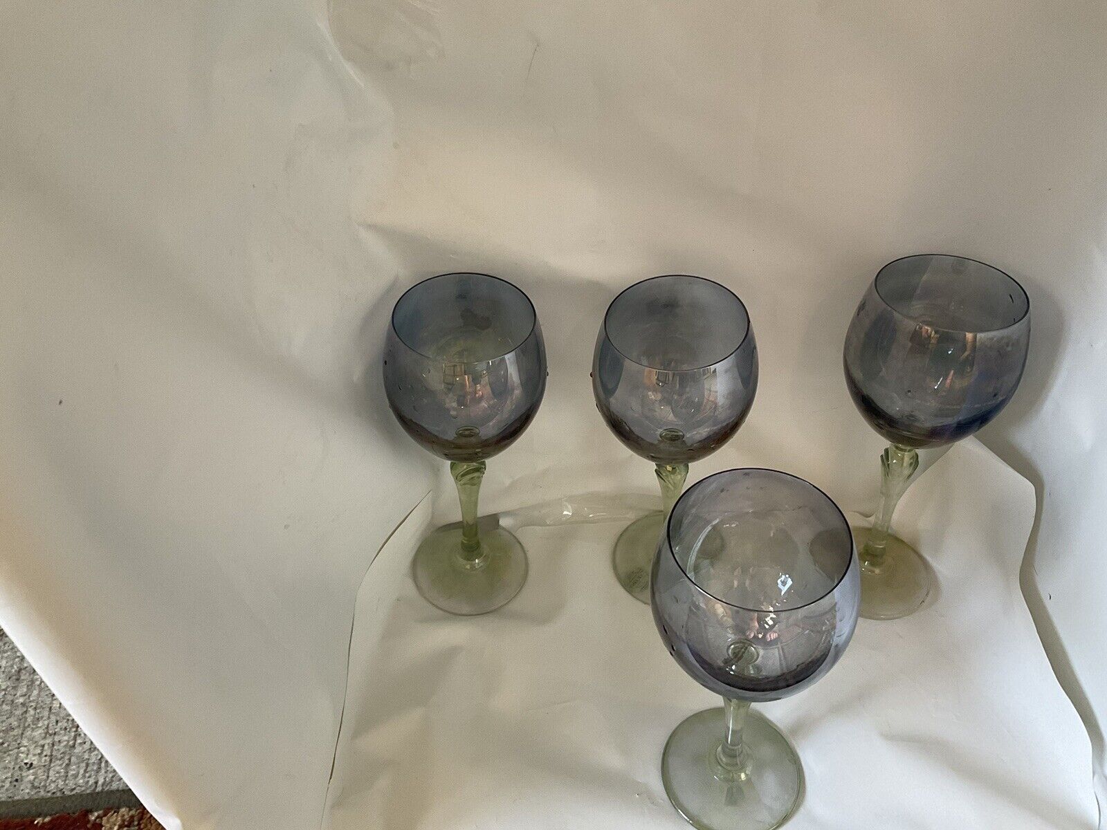 4 Gorgeous Colony Wine Glasses. Iridescent Purple With Green Stems . Rare Find