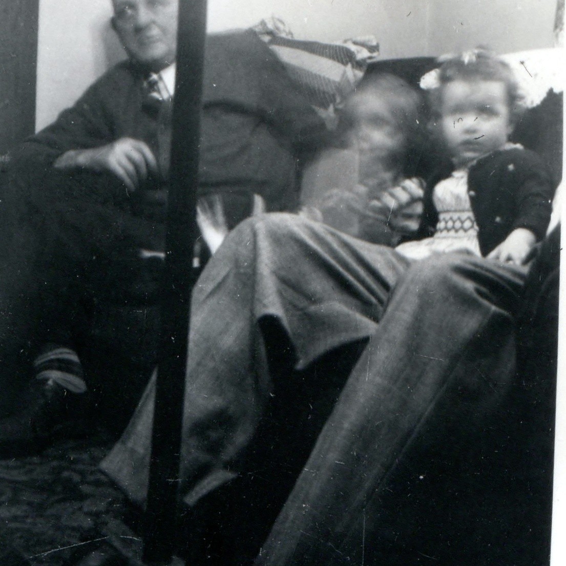 c1940s Family Living Room Snapshot Photo Man Suit Toddler Girl Couch Lamp Pole