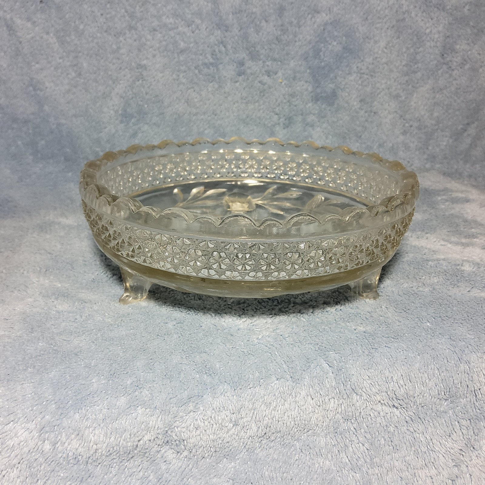 Vintage Clear Pressed Glass Flower Footed Glass Compote Dessert Fruit Nut Bowl Vintage Clear Pressed Glass Flower Footed Glass Compote Dessert Fruit Nut Bowl