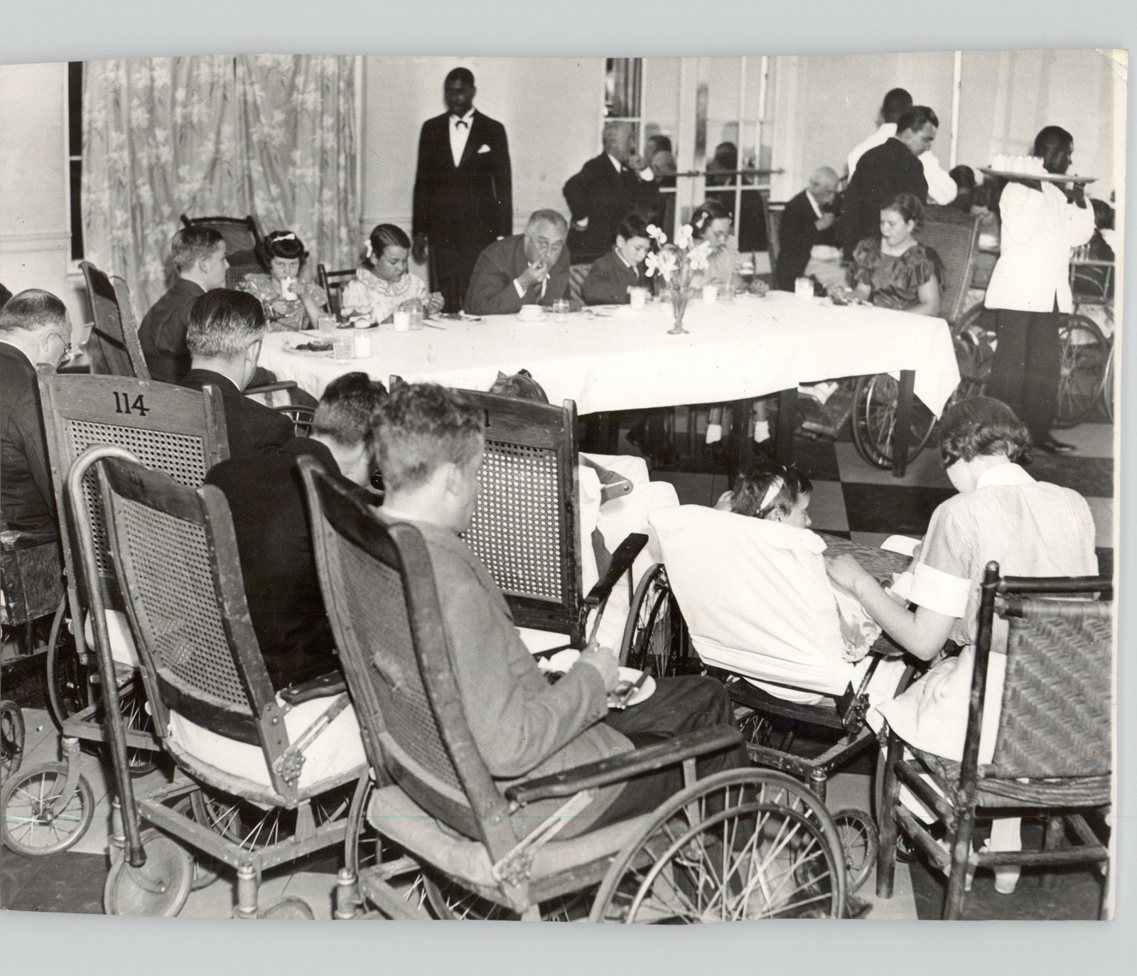 FDR Dines with Paralysis Patients Warm Springs Foundation 1937 Press Photo