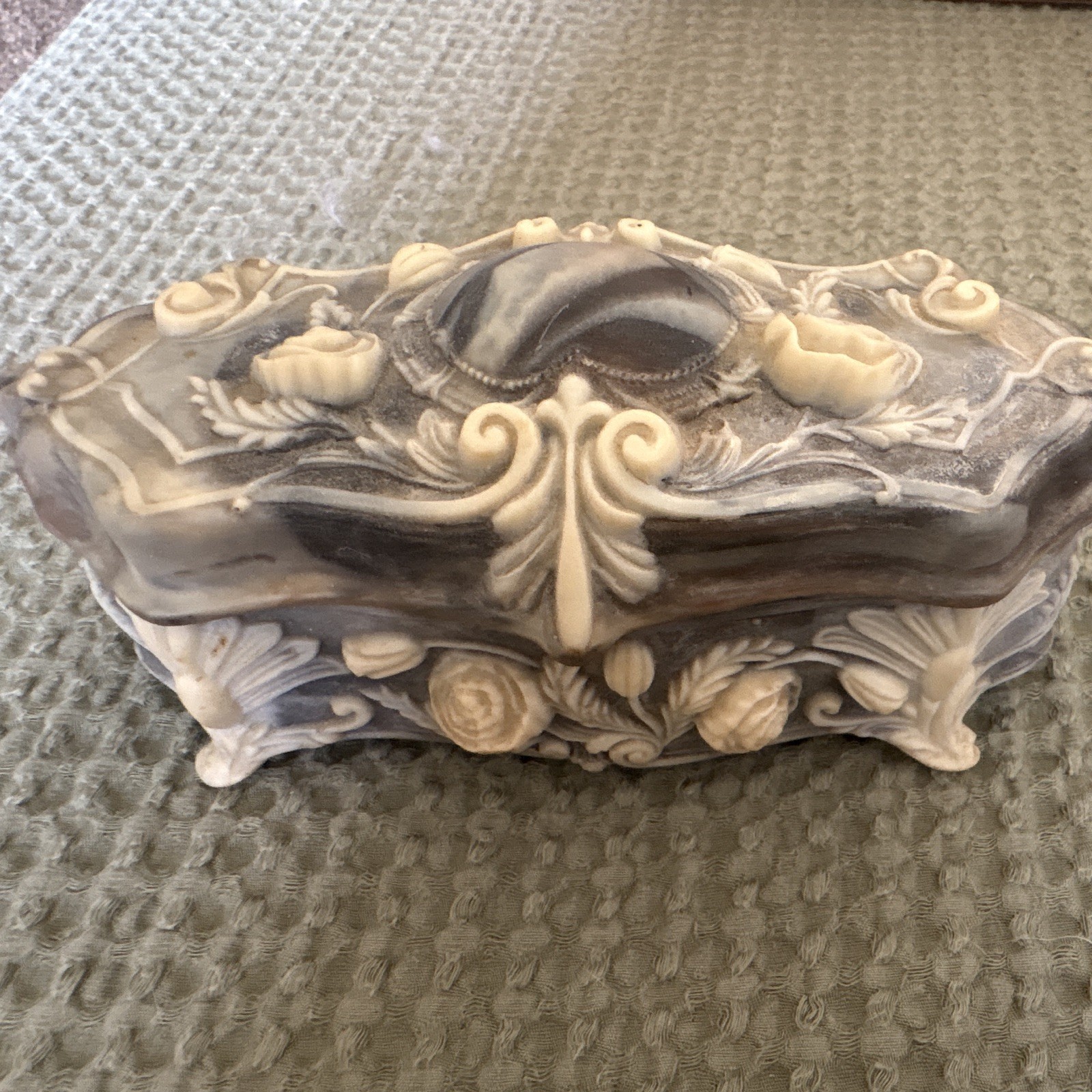 Incolay Vintage Gray & Cream Floral Stone Carved Trinket Box Hinged Lid