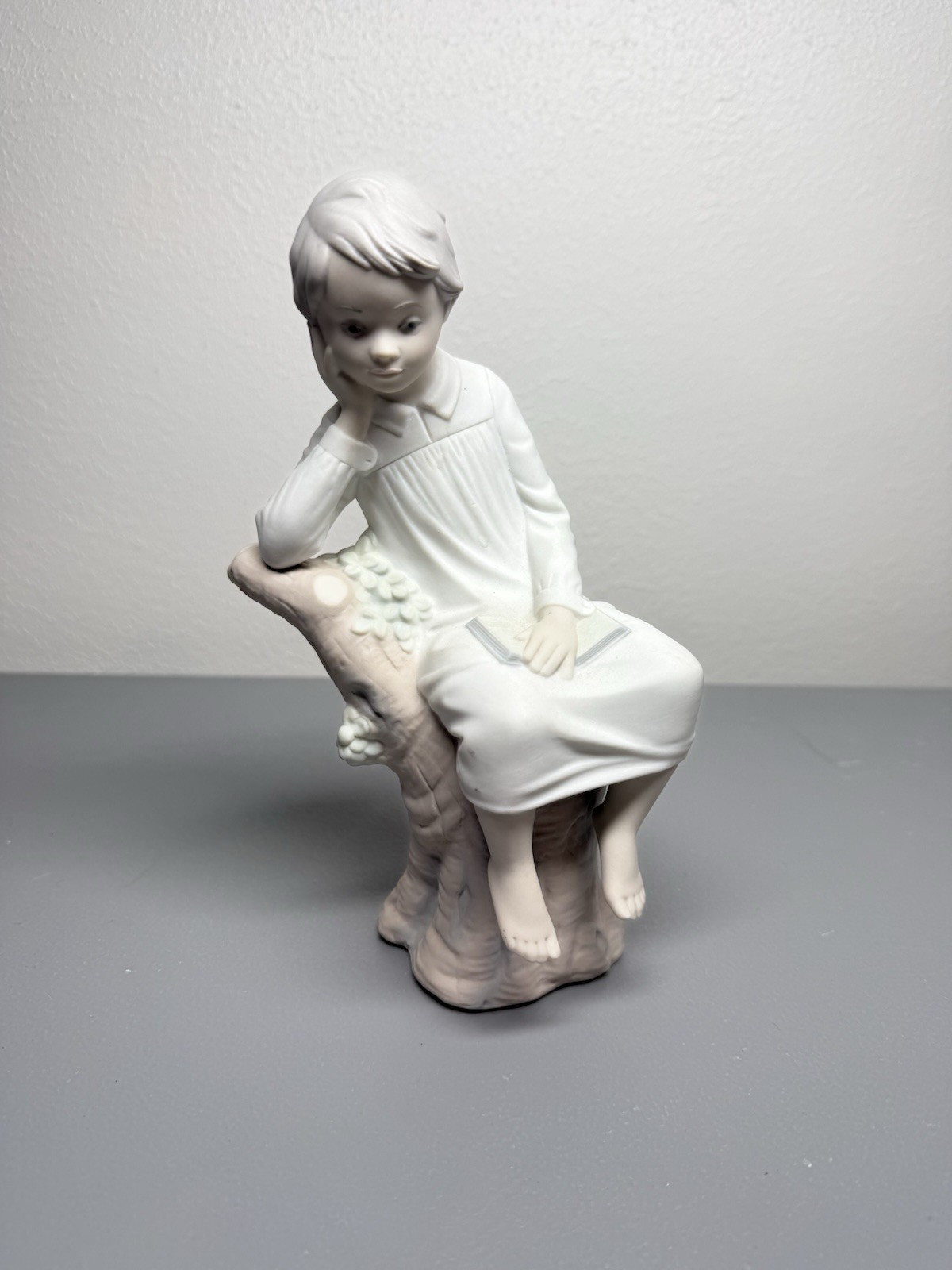 Lladro Thinker Little Boy Figurine 4876 Matte Finish 8” Tall