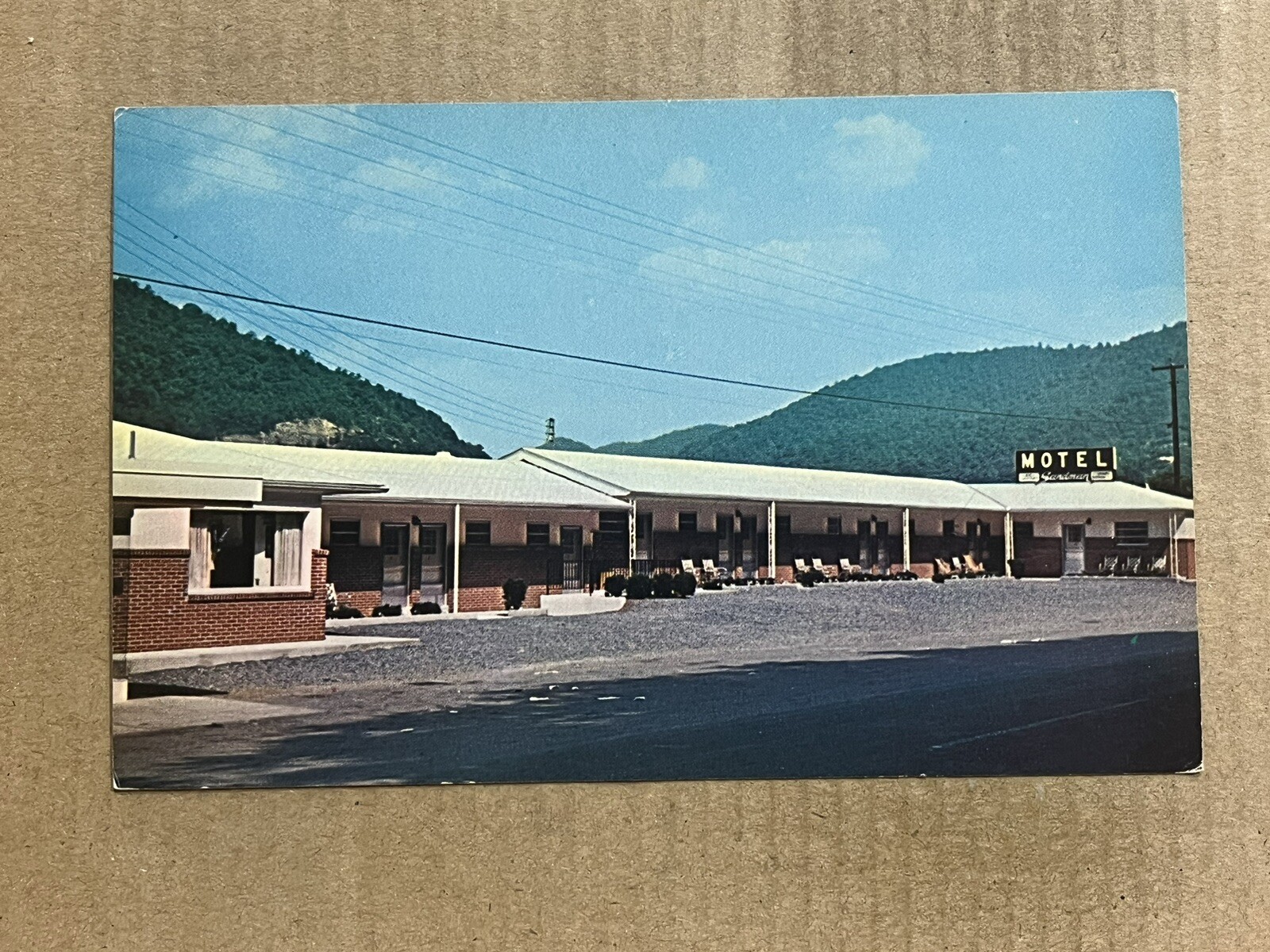 Postcard Hinton WV West Virginia Sandman Motel Vintage Roadside PC