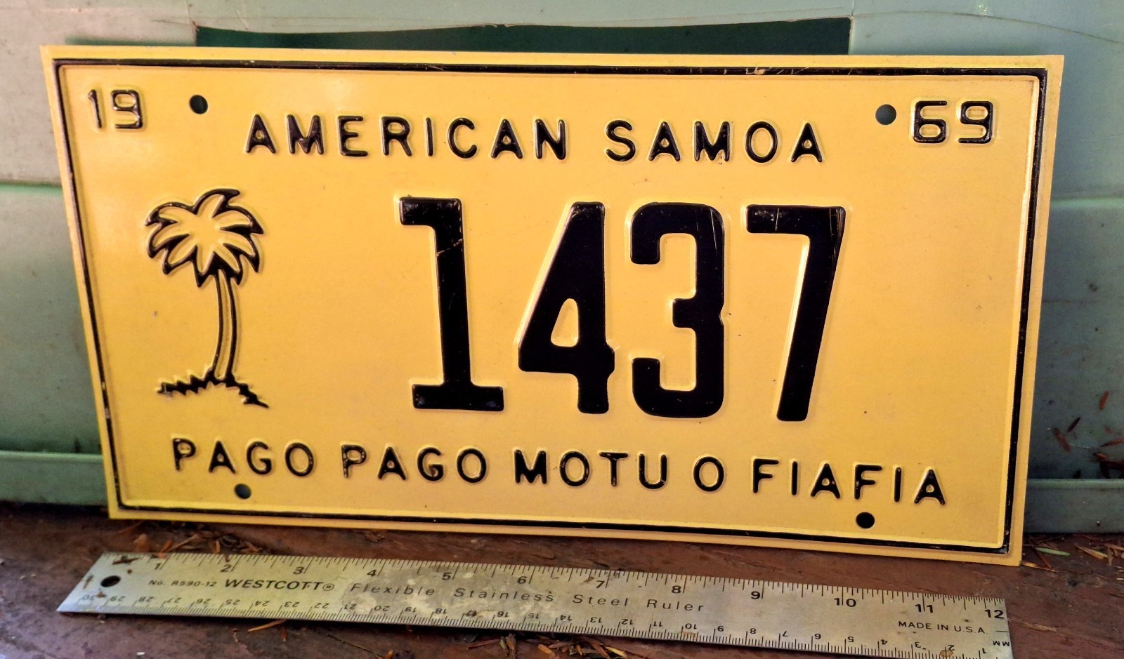 🌎 - AMERICAN SAMOA - 1969 passenger, choice condition license plate, all orig