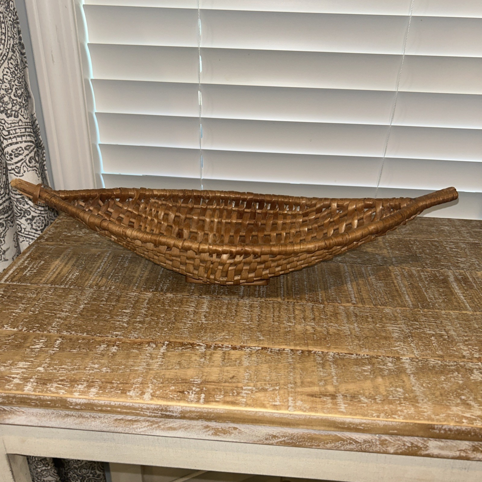 MCM Crescent Or Canoe Shaped Wicker Basket, Boho Deco READ MCM Crescent Or Canoe Shaped Wicker Basket, Boho Deco READ