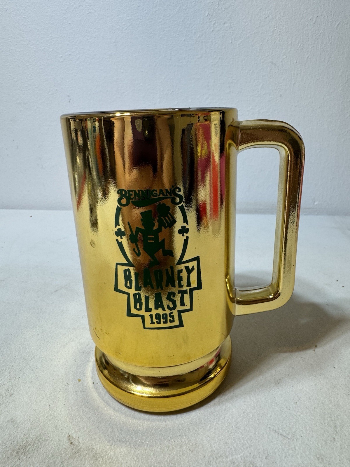 Bennigan's Blarney Blast 1995 Commemorative Gold Mug