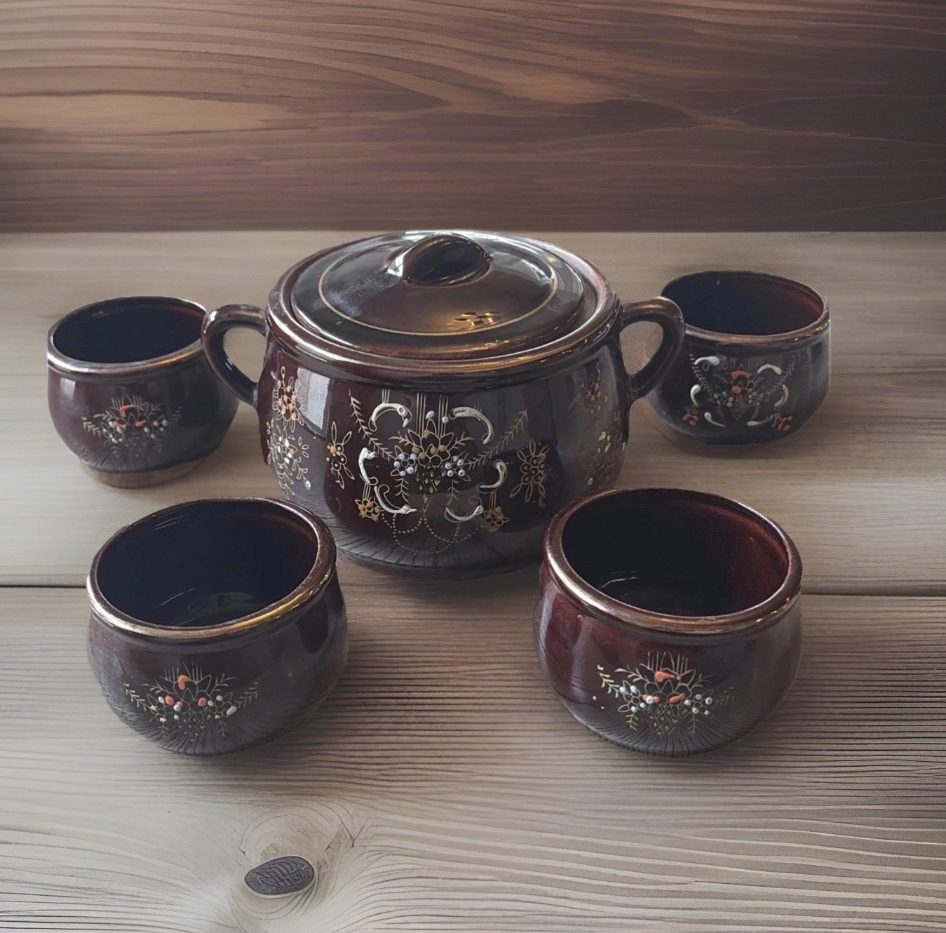 Vintage Japanese Bean/Rice Pot Moriage Redware Vintage Set With 4 Bowls Vintage Japanese Bean/Rice Pot Moriage Redware Vintage Set With 4 Bowls