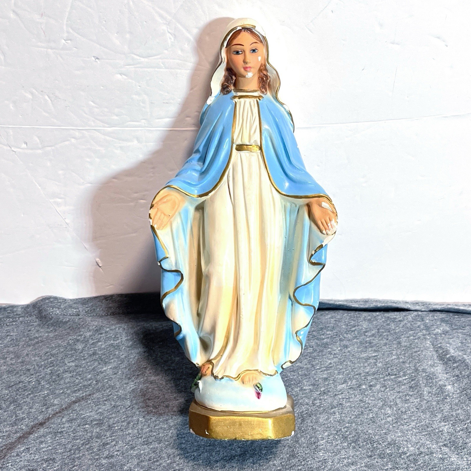 Vintage Virgin Mary Chalk Statue Our Lady Of Grace Plaster Made In Italy 9 1/2”