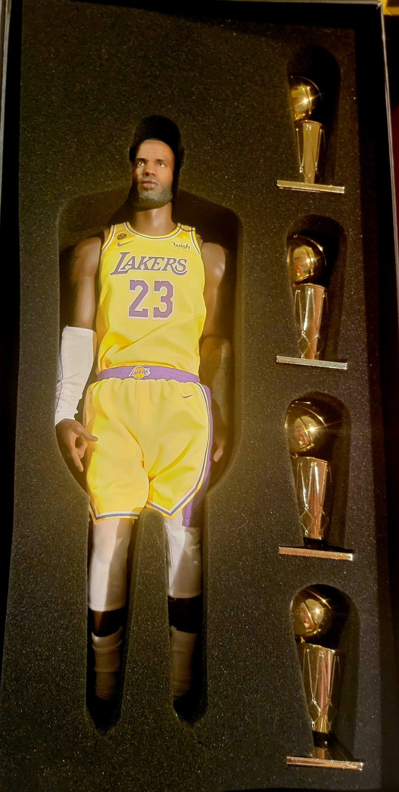 Enterbay LeBron James Lakers #23 Real Masterpiece Figure w/Accessories Limited Enterbay LeBron James Lakers #23 Real Masterpiece Figure w/Accessories Limited