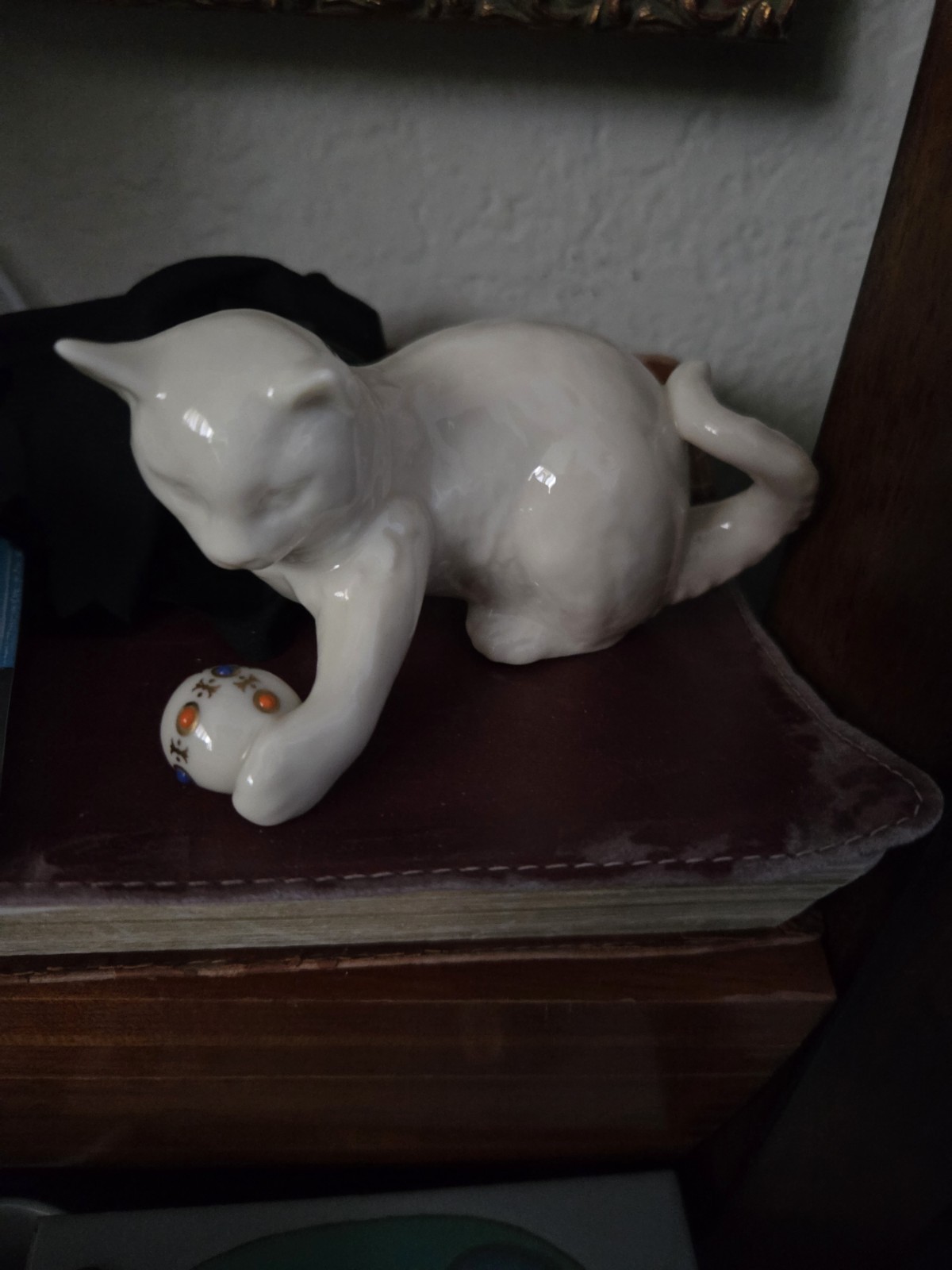 Lenox 1991 China Crown Jewels, Cat Figurine .Ivory Kitten Playing With Ball EUC.