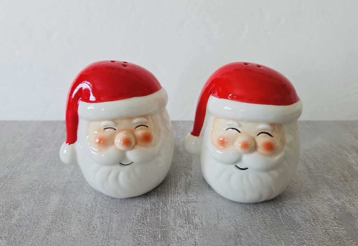 ❤️🤍NWT Ceramic Santa Claus Salt & Pepper Shaker Set