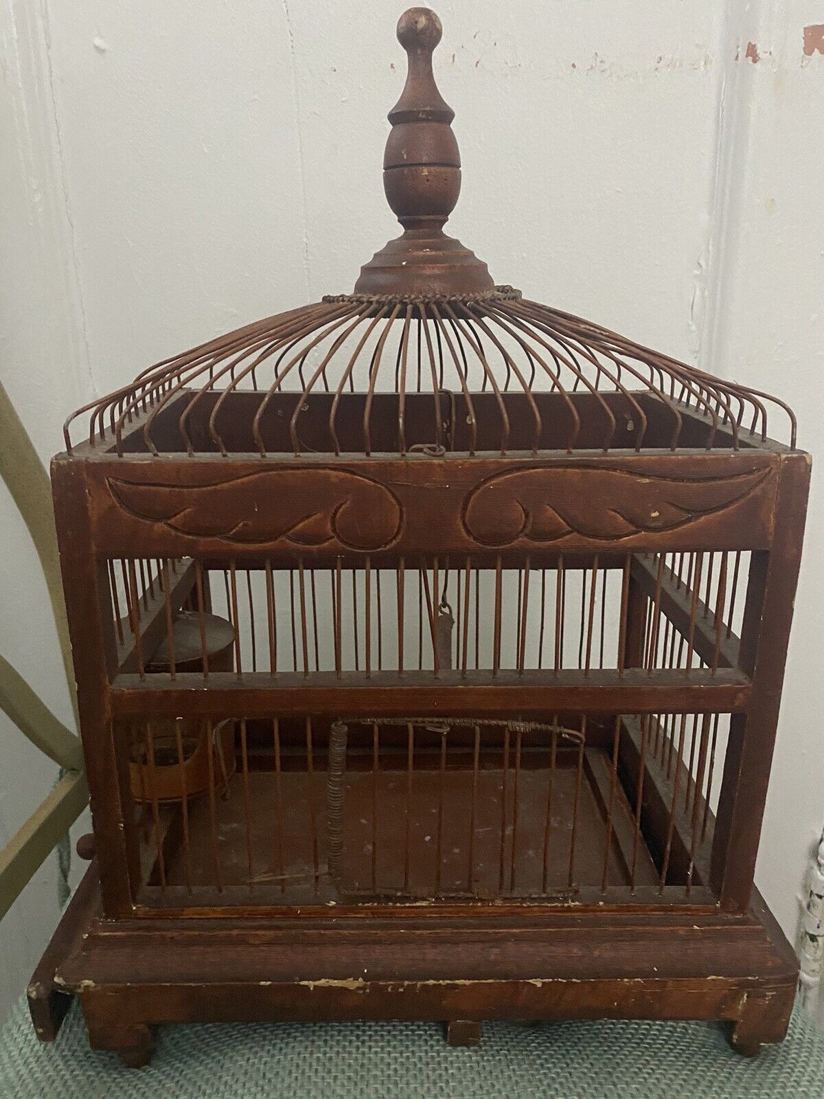 Vintage Victorian Style Bird Cage / Feeder 8 1/2 x 12 x 17 Inches.