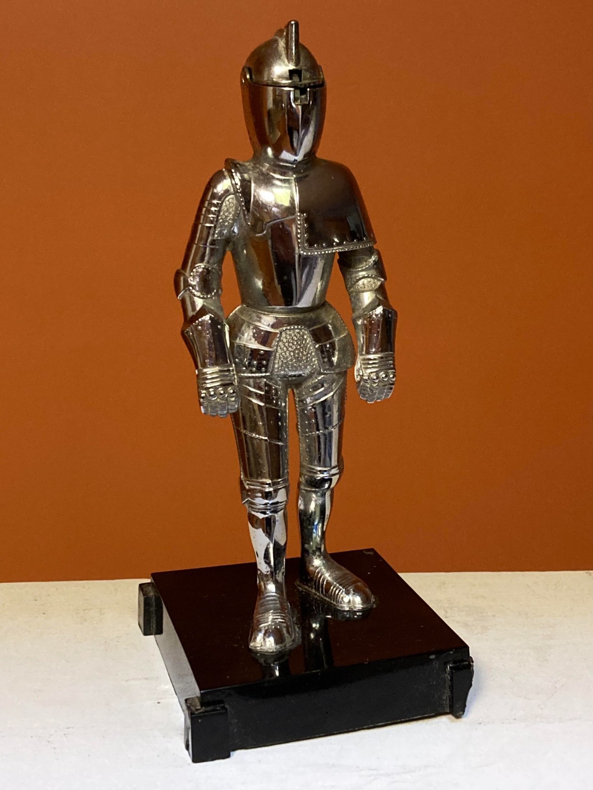 Vintage Hamilton Mfg. Eric Wedemeyer 1950\'s Chrome Knight Shining Armor Lighter