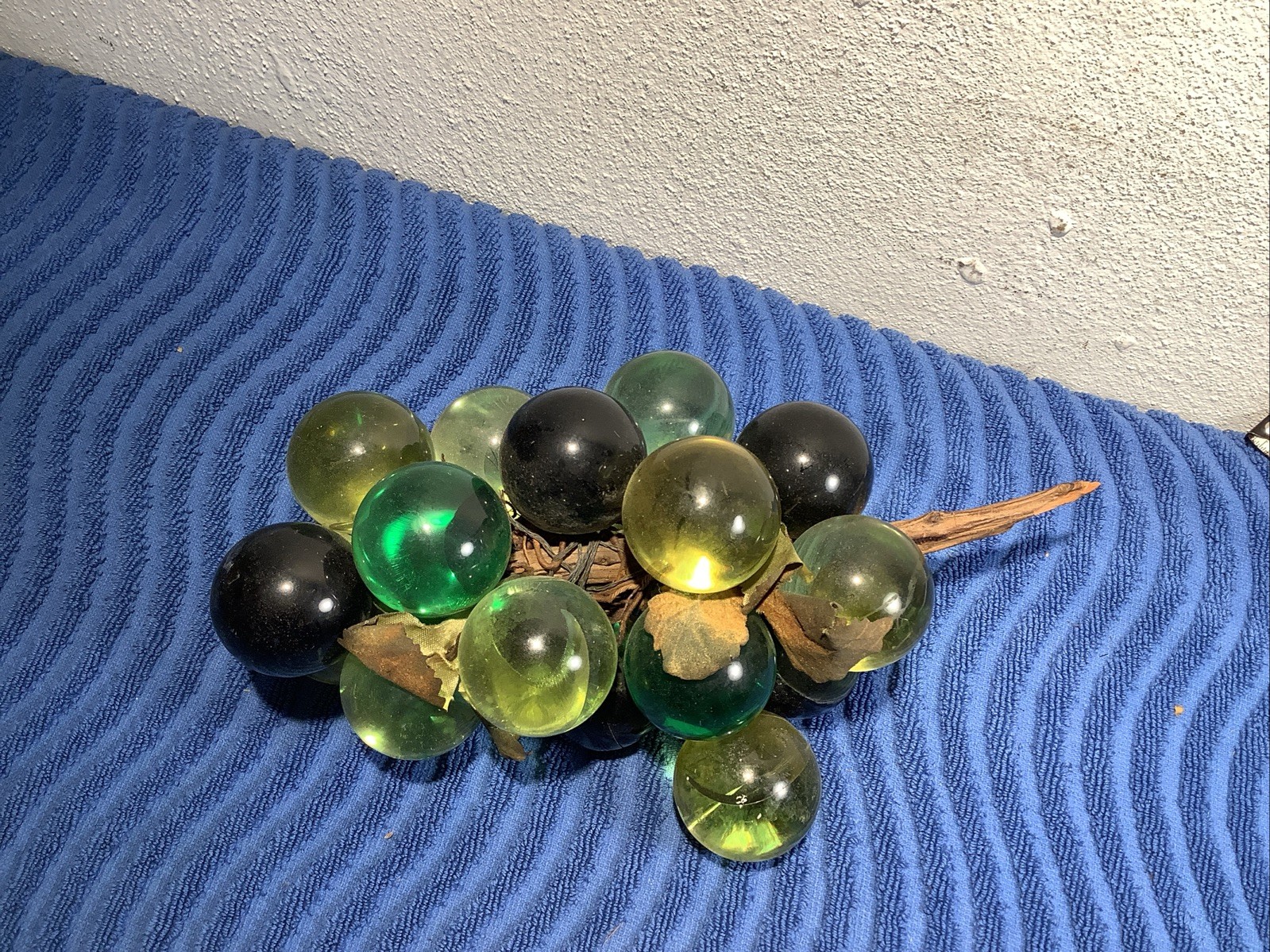 Vintage MCM, Greens, Black Lucite 1.5” Grape Cluster  /w Leaves On Driftwood 10”