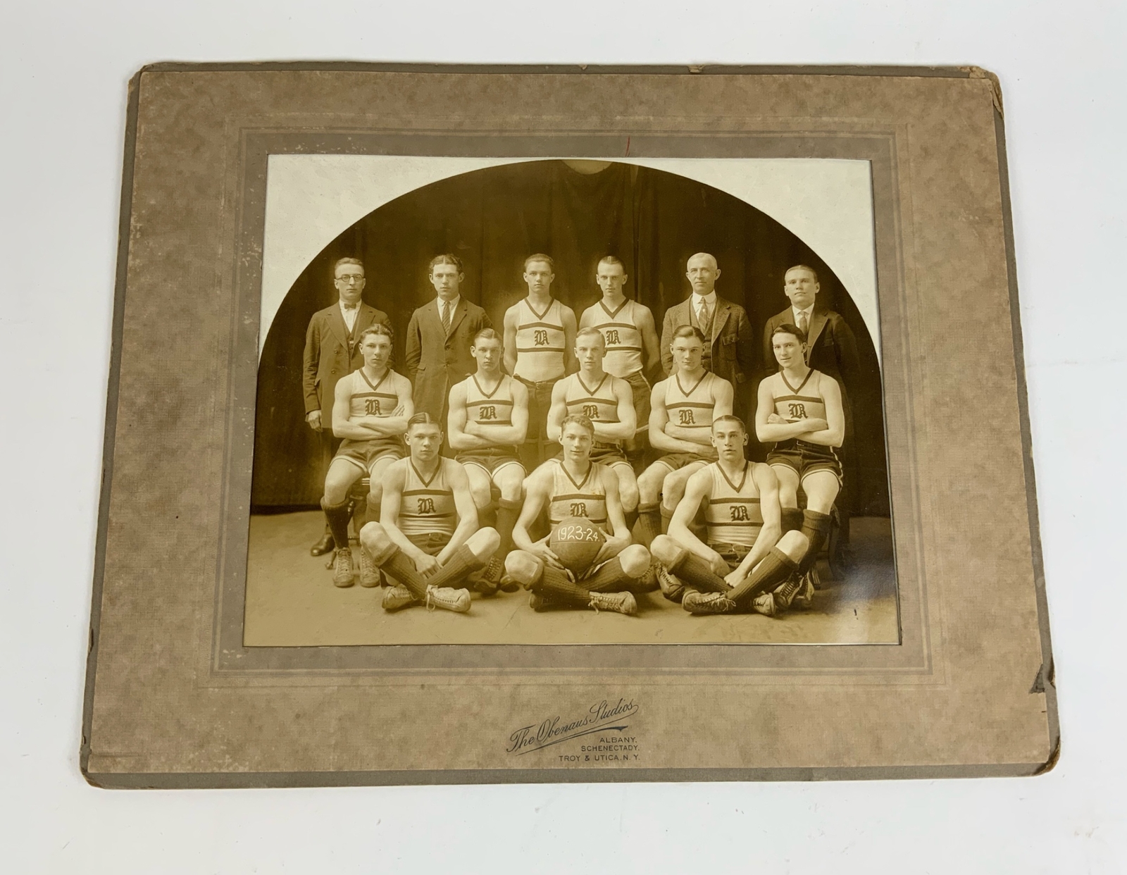 Antique 1923 -24  H.S. Boys Basketball team cabinet photograph 10\