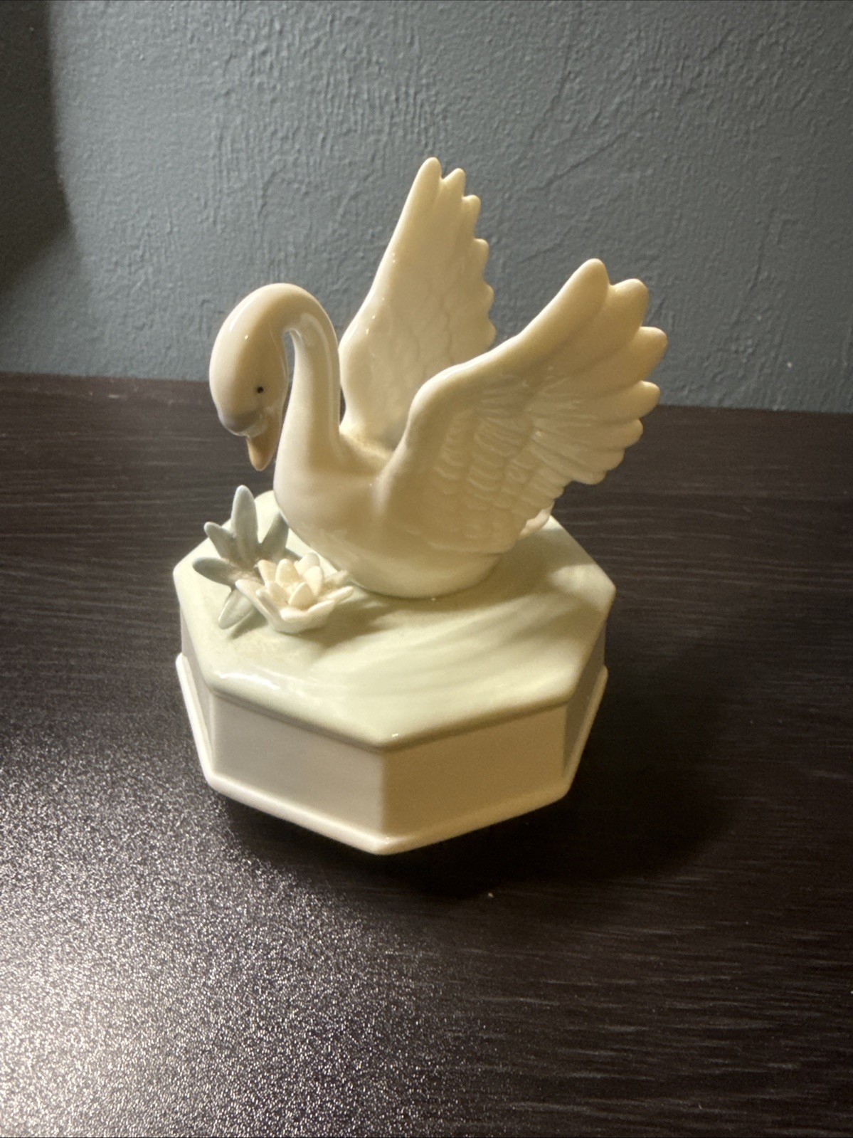 Vintage Otagiri Japan Porcelain Swan Music Box