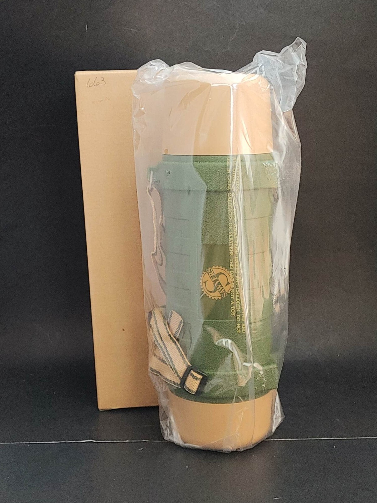 NEW Vintage Sawyers Thermos Green Tan Carrying Strap Camping 31.8 oz NIB 1993 NEW Vintage Sawyers Thermos Green Tan Carrying Strap Camping 31.8 oz NIB 1993