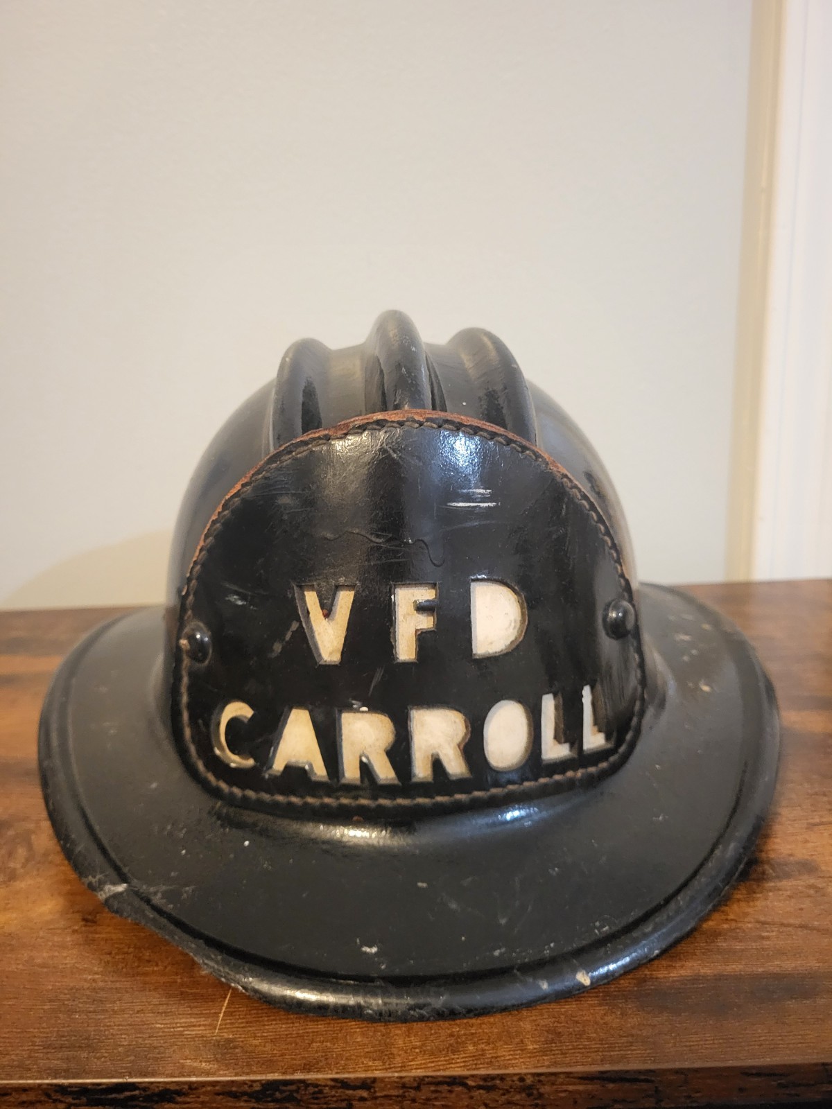 Vintage Bullard Fiberglass Firefighter Firefighting Helmet W/ Leather Badge