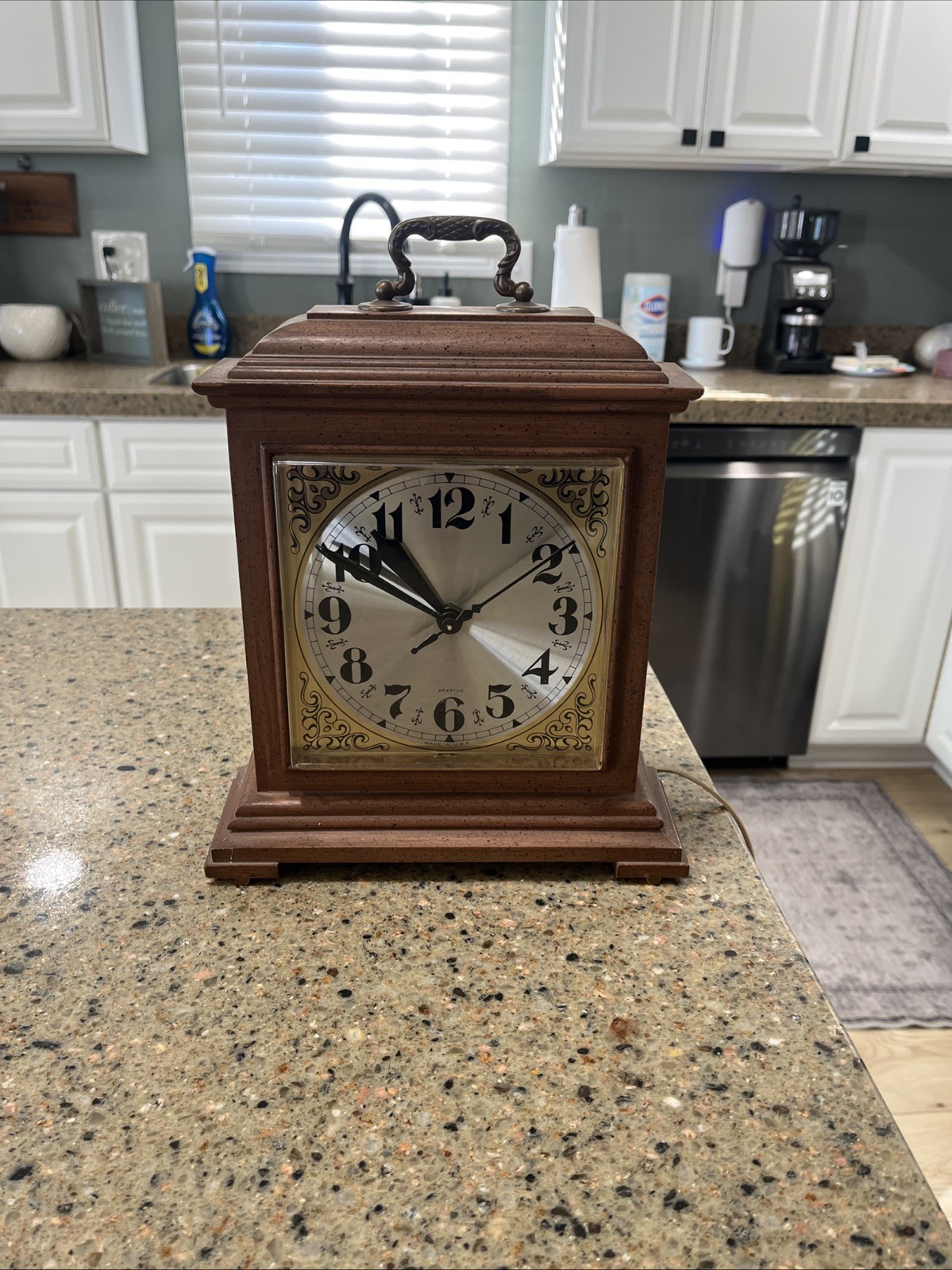 Vintage Spartus Electric Mantel Clock Faux Wood Case Bracket Style MADE IN USA