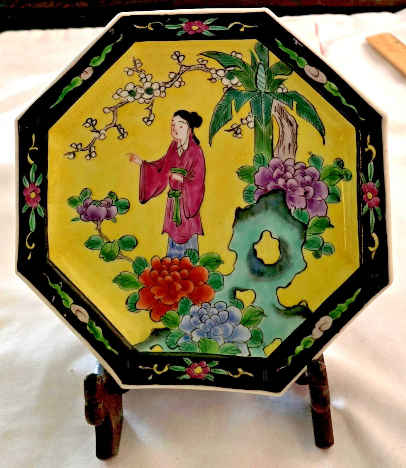 Japanese Porcelain Octagonal Hand Painted Figural/Flowers Bowl Raised Foot 8\