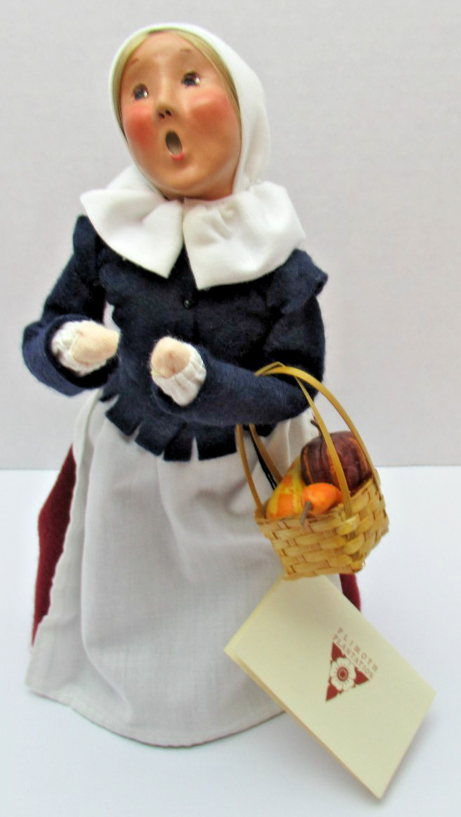 Byers Choice Carolers 2000 Plimoth Plantation Pilgrim Quaker Girl w/Basket (919
