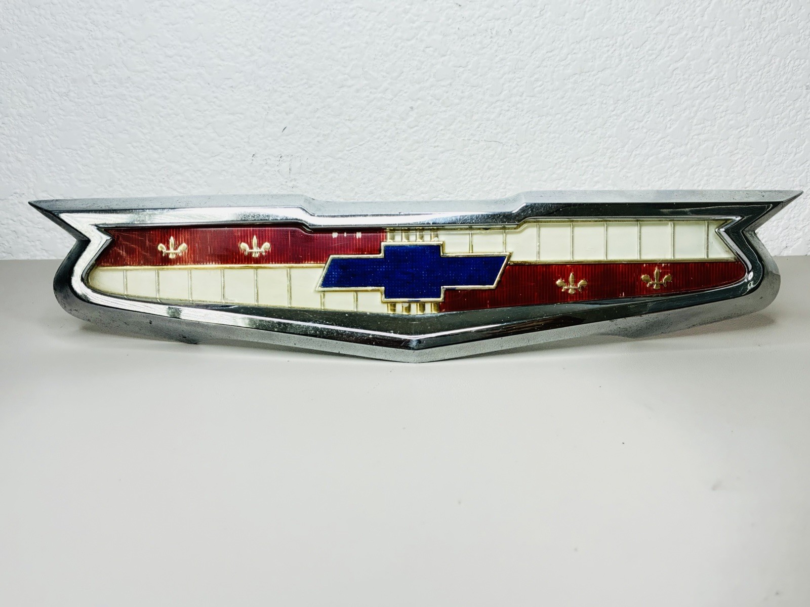 1956-1958 CHEVROLET TRUNK LID EMBLEM 3722450 Chevy 1956-1958 CHEVROLET TRUNK LID EMBLEM 3722450 Chevy