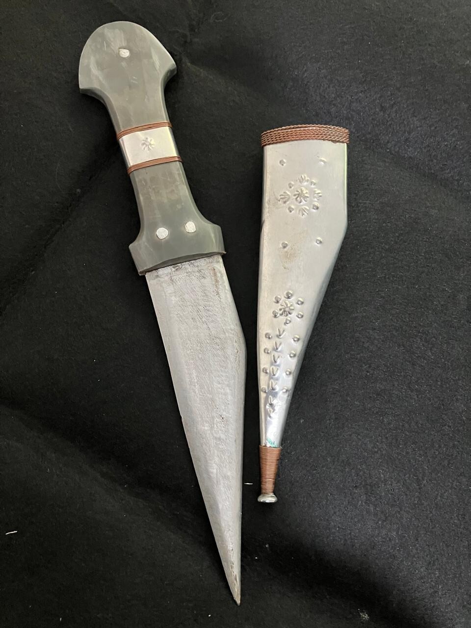 Traditional Jordanian Bedouin Dagger – Handcrafted Elegance