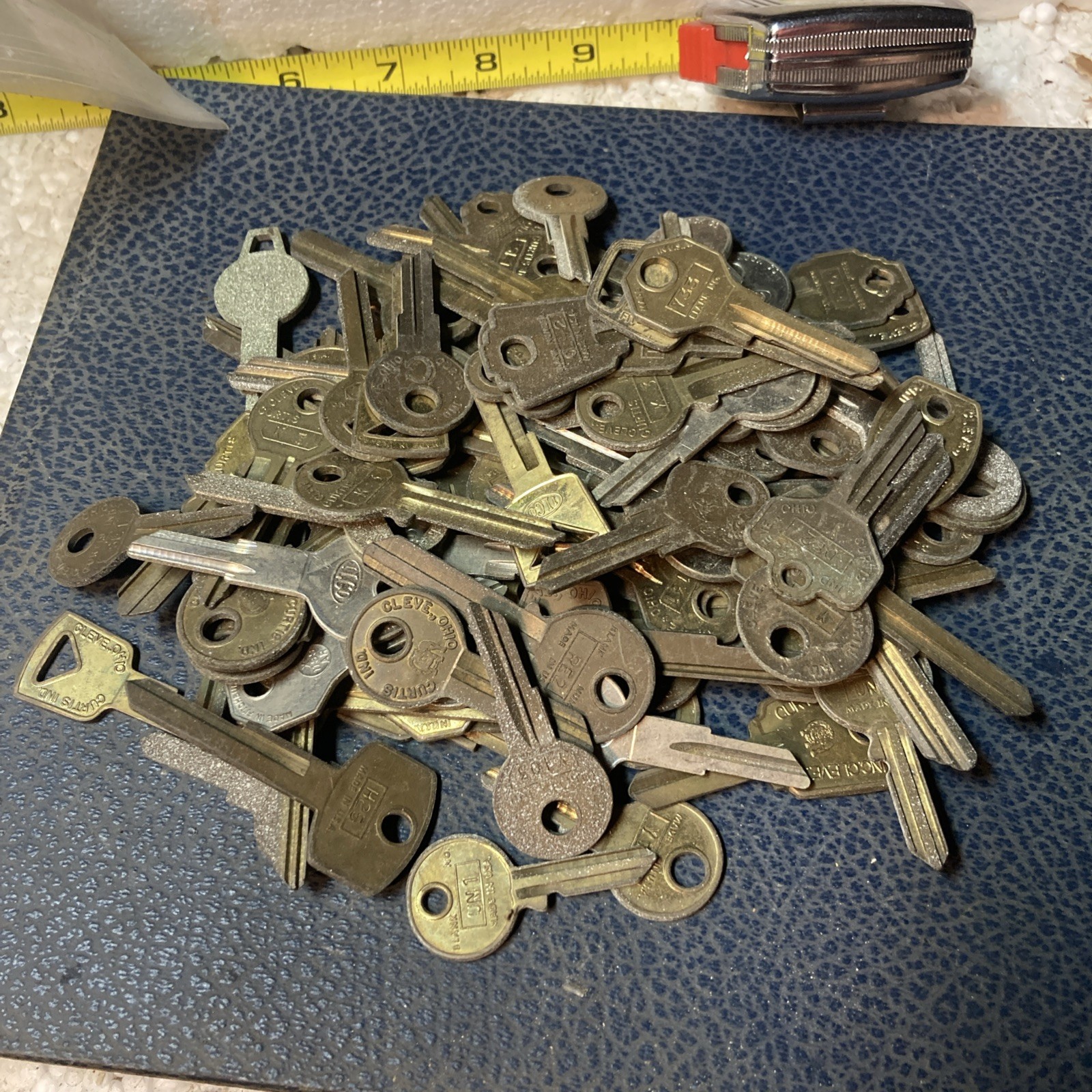 1lb 13oz. Vintage Bulk Key Lot Misc Old Keys  Assorted Blanks