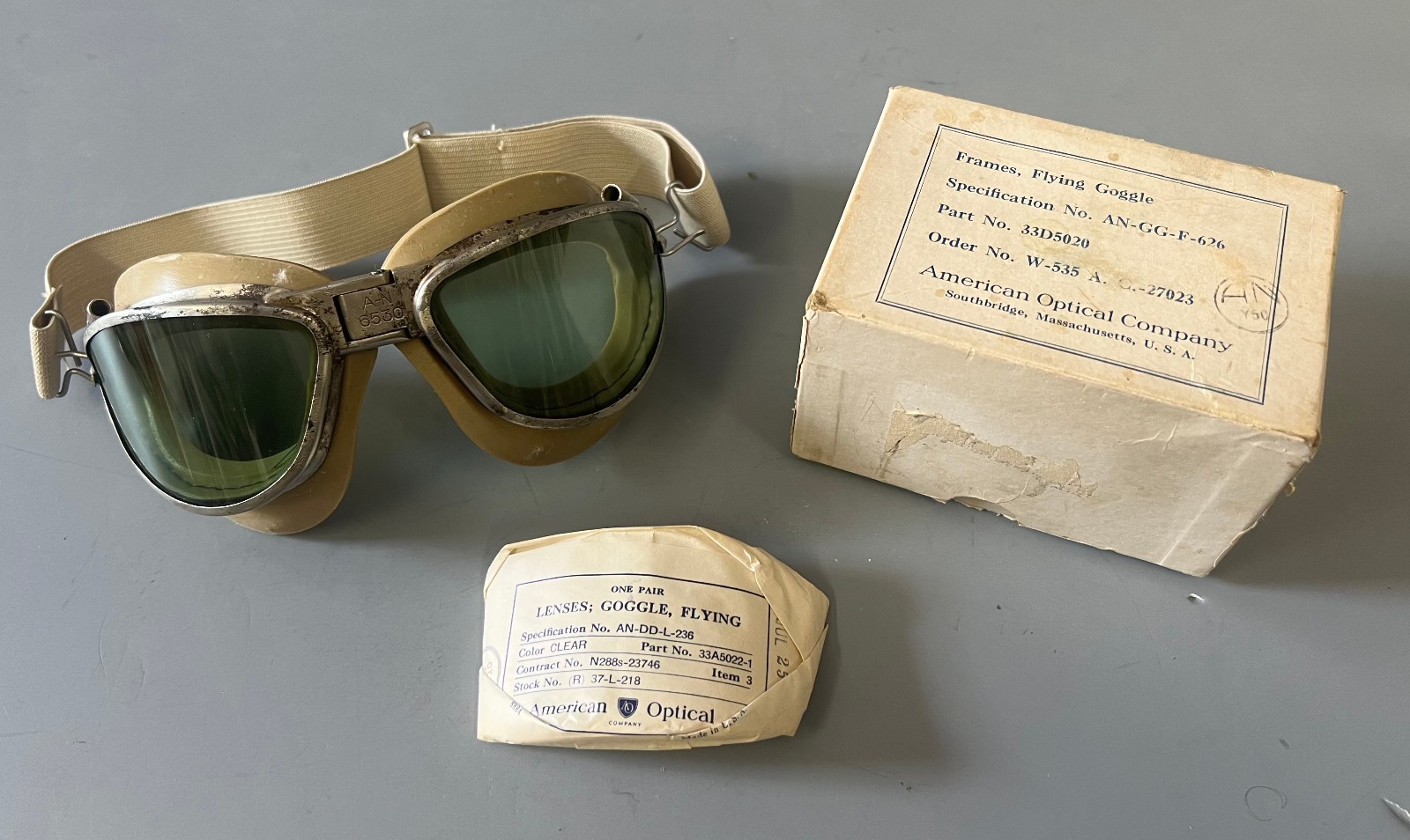 AMERICAN OPTICAL AN-6530 FLYING GOGGLES-W/ORIG BOX. AMERICAN OPTICAL AN-6530 FLYING GOGGLES-W/ORIG BOX.