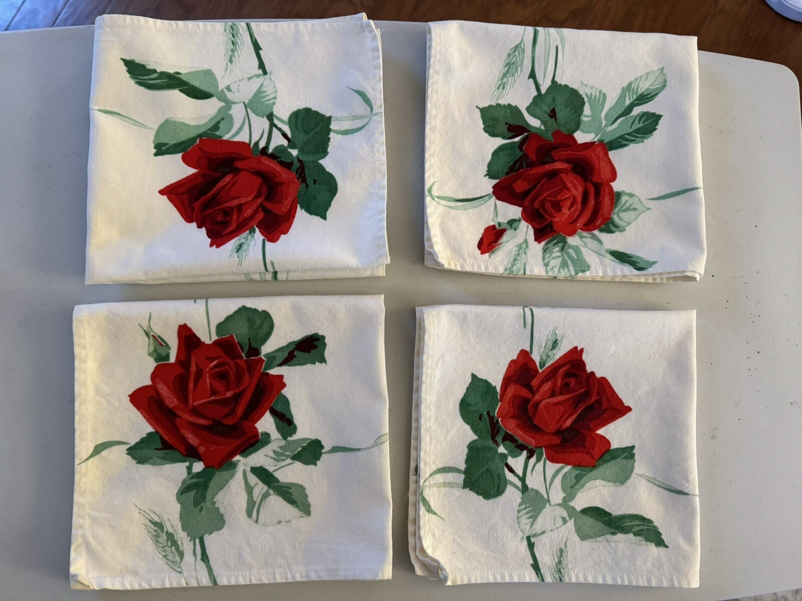 (4) Vintage 50\'s America\'s Pride Beauty Roses Fabric Elegant Table Cloth Napkins
